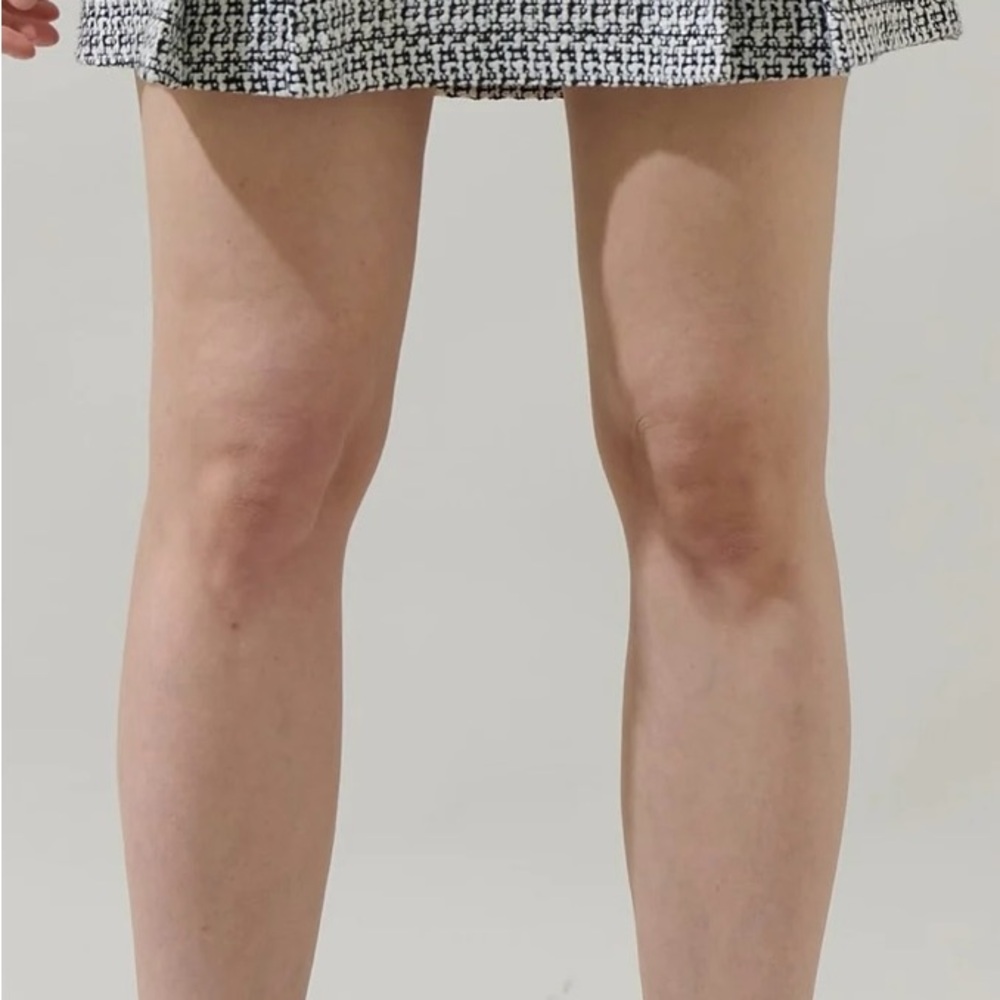 Janae Tweed Miny Pleated Plaid skirt Black/White Small Sugarlips NWT - Picture 2 of 7
